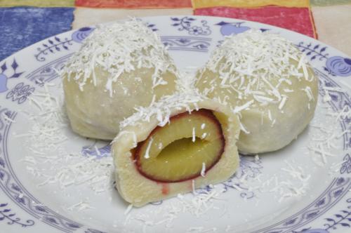 České tvarohové- švestkové  knedlíky  – Snadné Česko recept, zvládnete za 30 - 45 minut